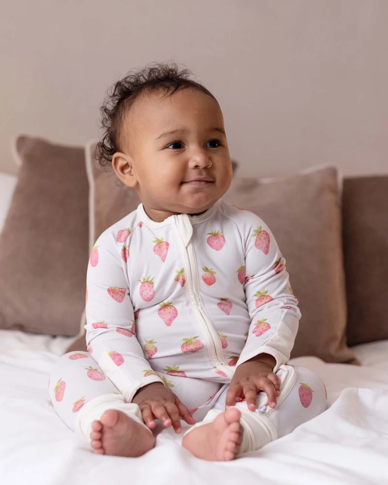 BABYGO® Erdbeeren & Sahne Schlafanzug mit Reißverschluss