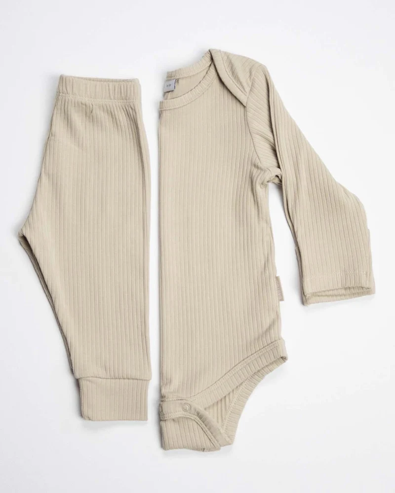 BABYGO® Haferflockenfarbener, langer Rippstrick-Body & Leggings