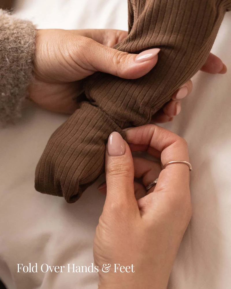 BABYGO® Schlafanzug mit Rippstrick und Reißverschluss in Mokka
