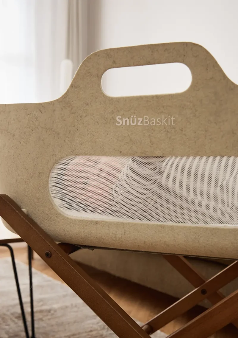 Moseskorb inkl. Ständer 'SnüzBaskit' Barley / Walnuss