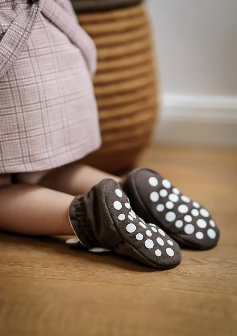 Baby Booties Gamuza Chocolate