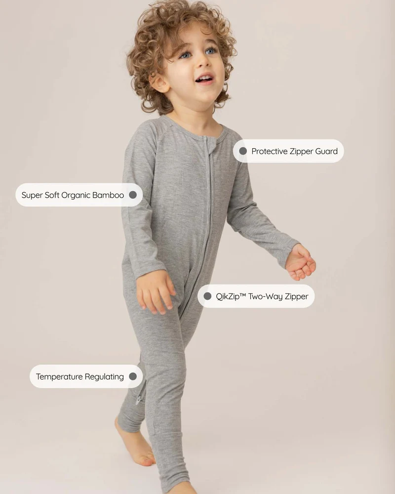 BABYGO® Grauer gerippter Schlafanzug mit Reißverschluss