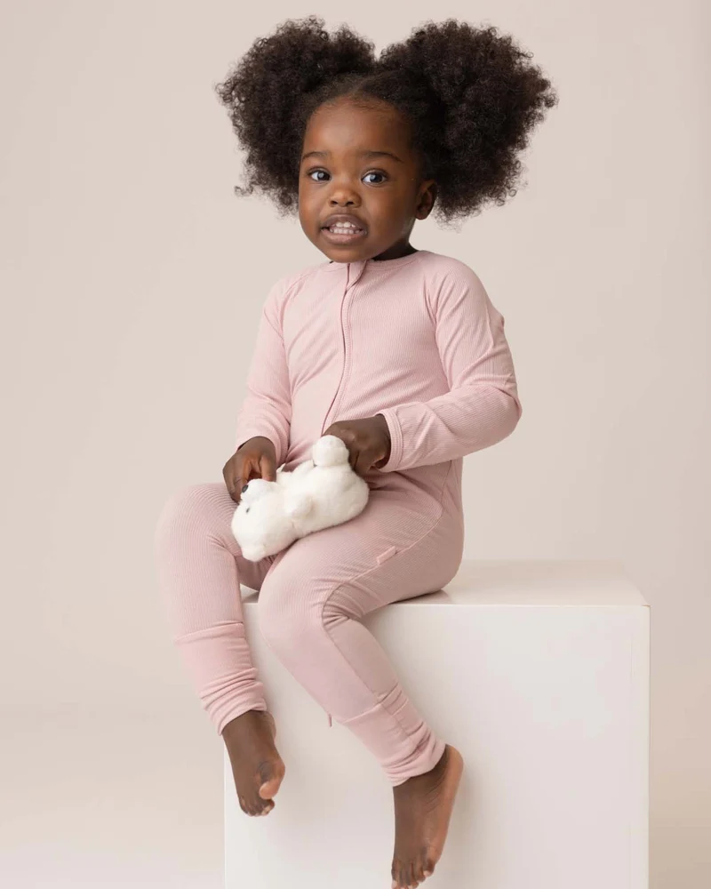 BABYGO® Dusty Pink gerippter Schlafanzug mit Reißverschluss