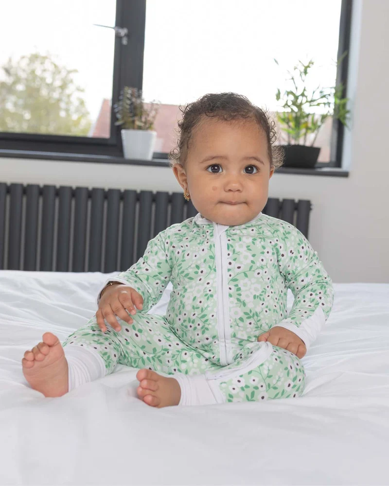 BABYGO® Floraler Schlafanzug mit Reißverschluss