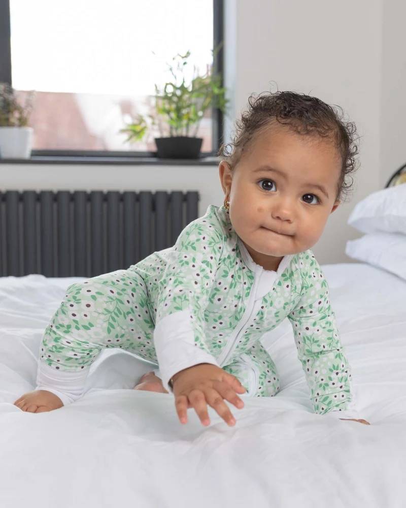 BABYGO® Floraler Schlafanzug mit Reißverschluss