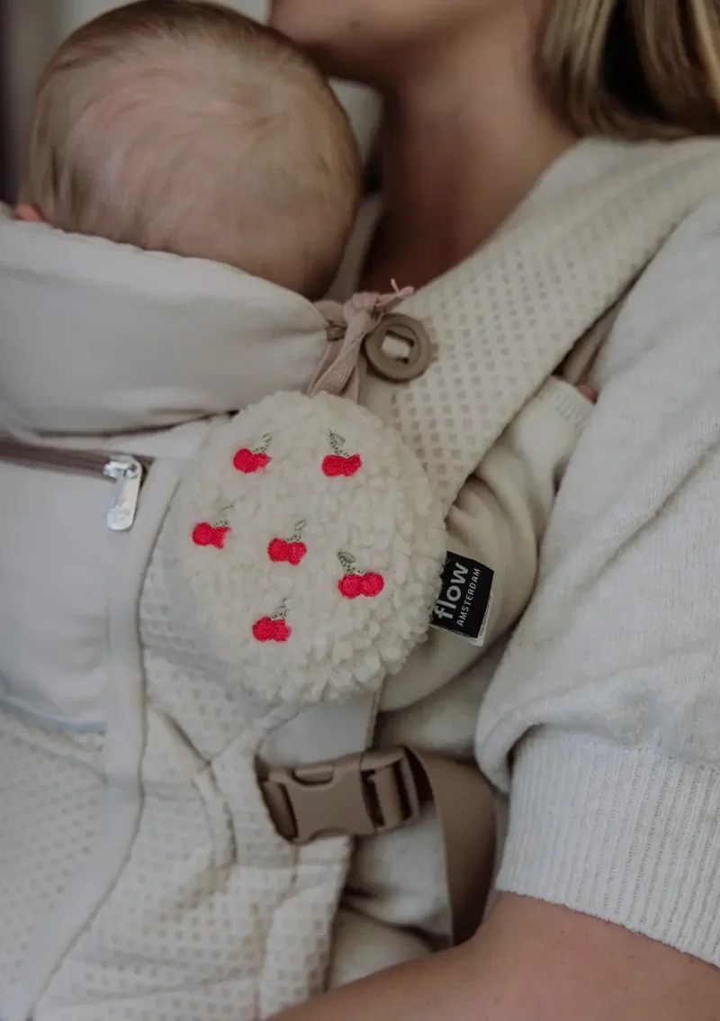 Einschlafhilfe für unterwegs 'Lucy – Comforter On The Go' cherry