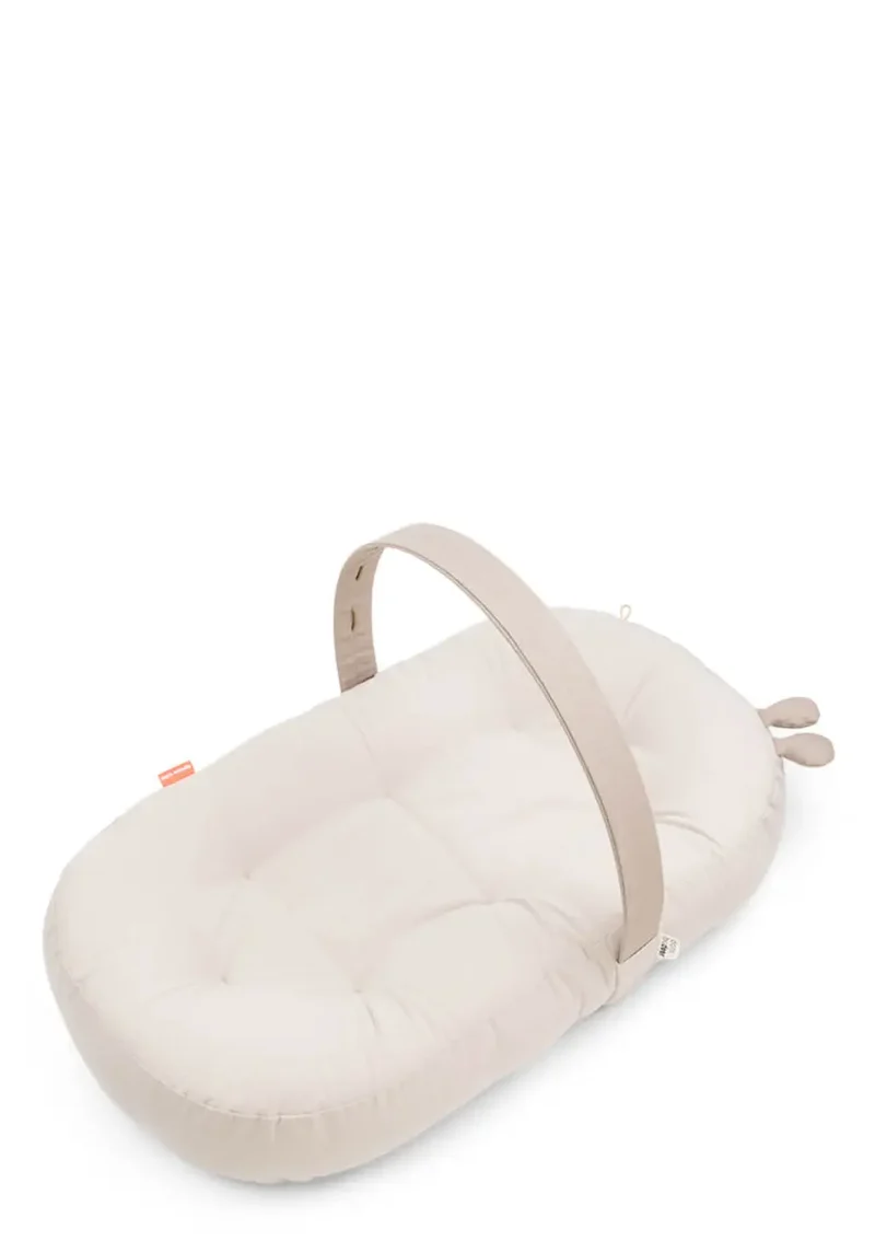 Babykissen mit Aktivitätsbogen 'Cozy Lounger' Raffi sand