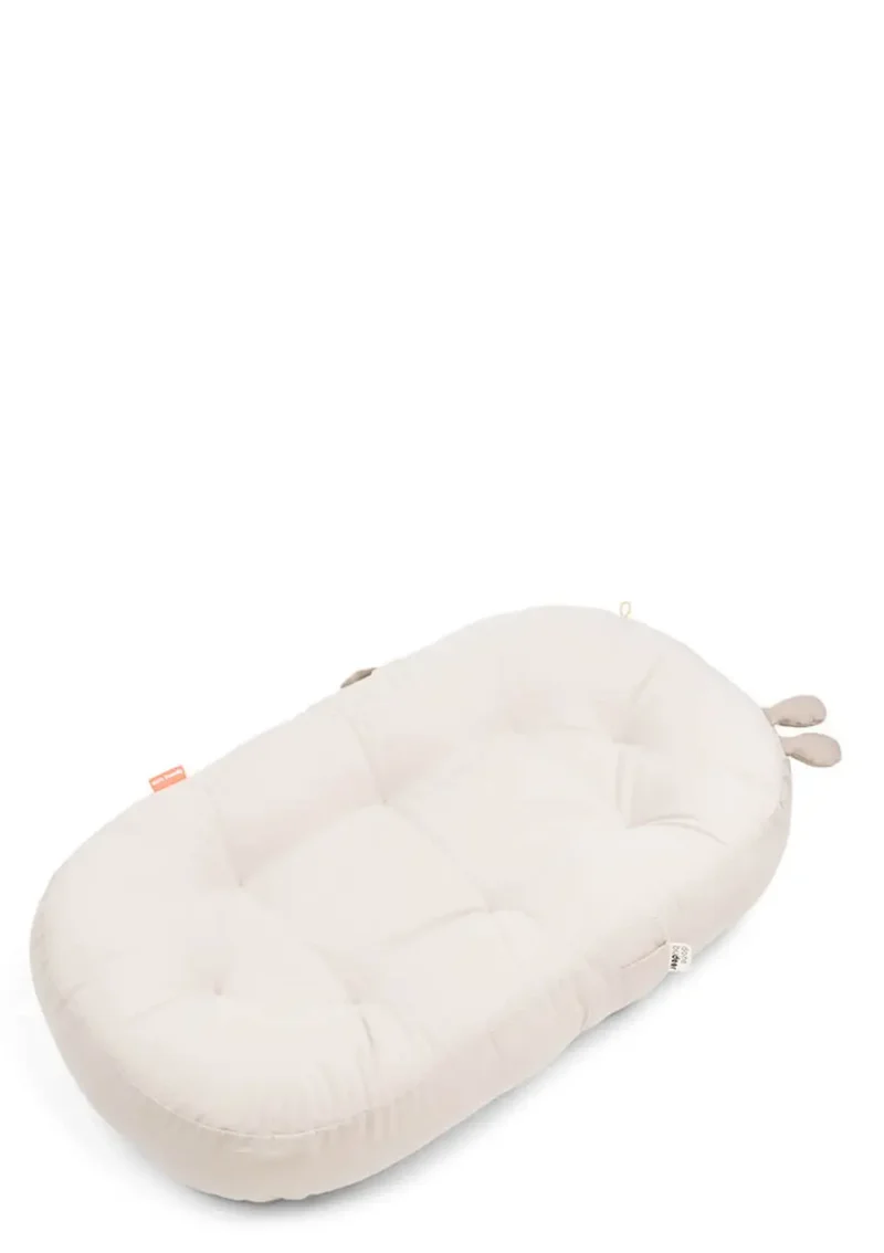Babykissen mit Aktivitätsbogen 'Cozy Lounger' Raffi sand