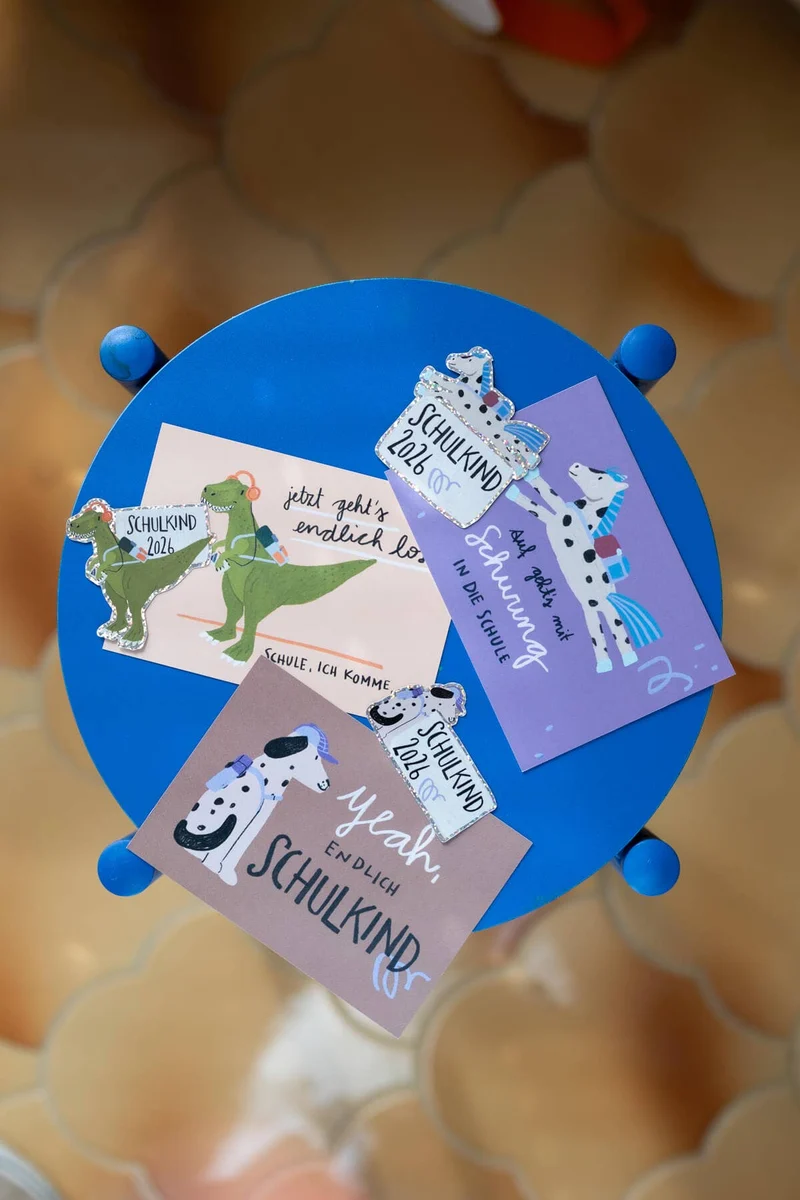 Dinosaurier-Glitzersticker "Schulkind 2026" von Liesels Wicht