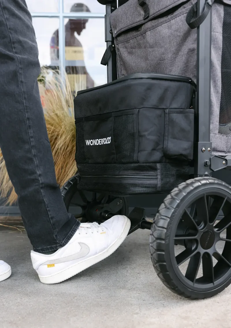 W6 Luxe Pro Kinderwagen 6-Sitzer Jet Black