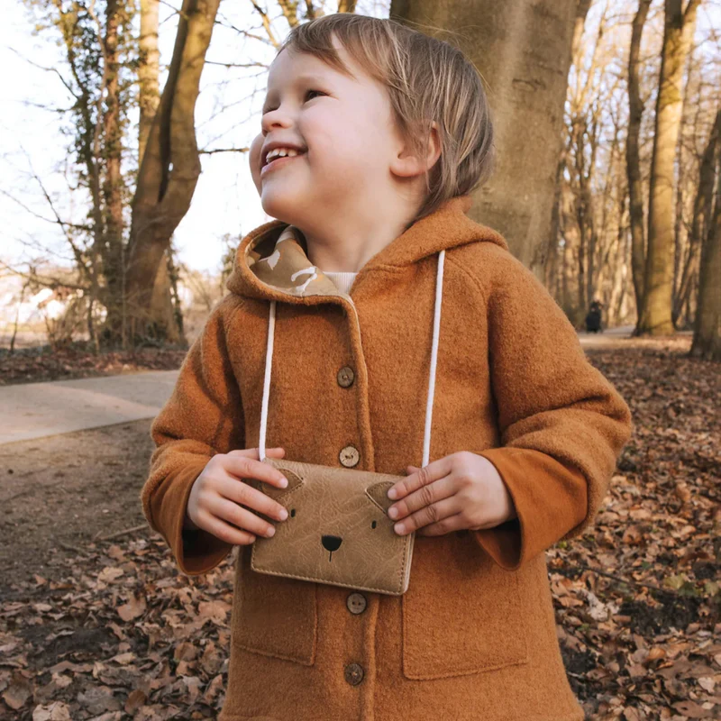 Brustbeutel "Bär Lillesol" für Kinder von Little Who