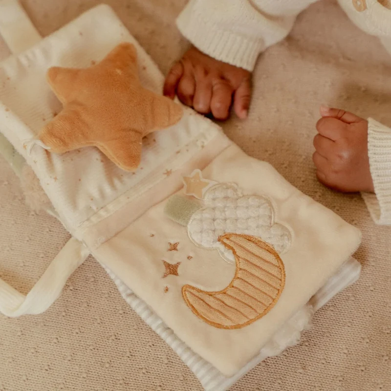 Weißes Buggybuch "Newborn Naturals" von Little Dutch