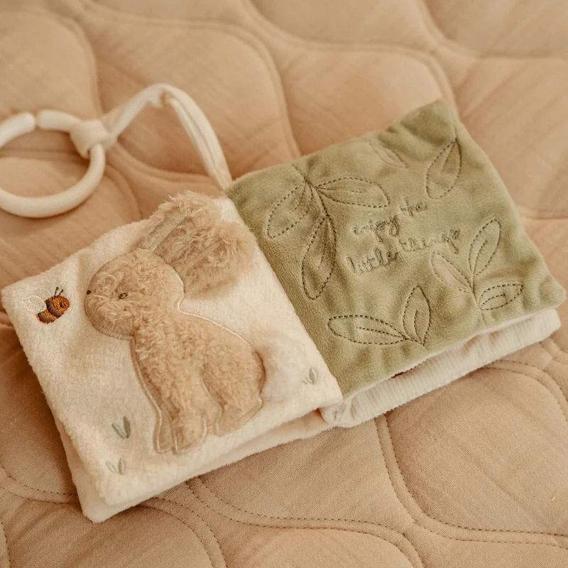 Weißes Buggybuch "Newborn Naturals" von Little Dutch