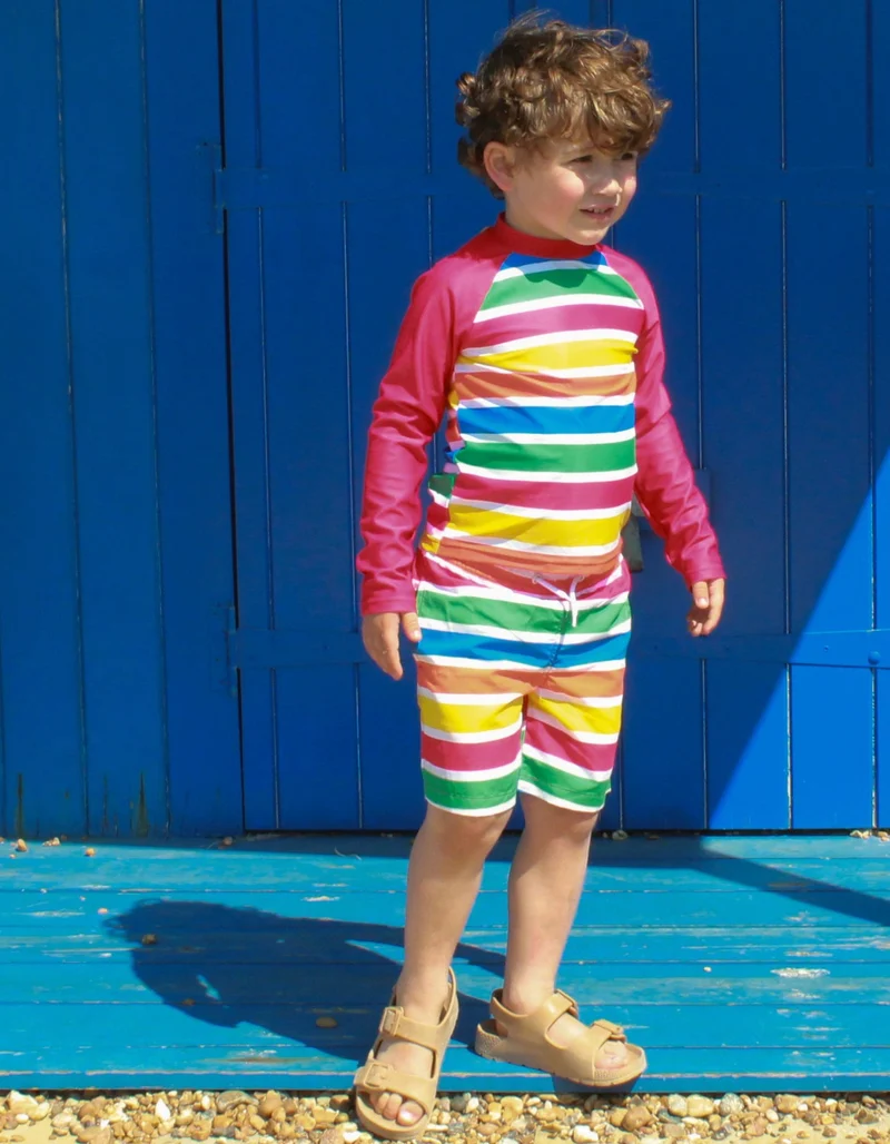 Kinder Schwimmshorts mit bunten Streifen von Toby Tiger, UV-Schutz UPF 50+