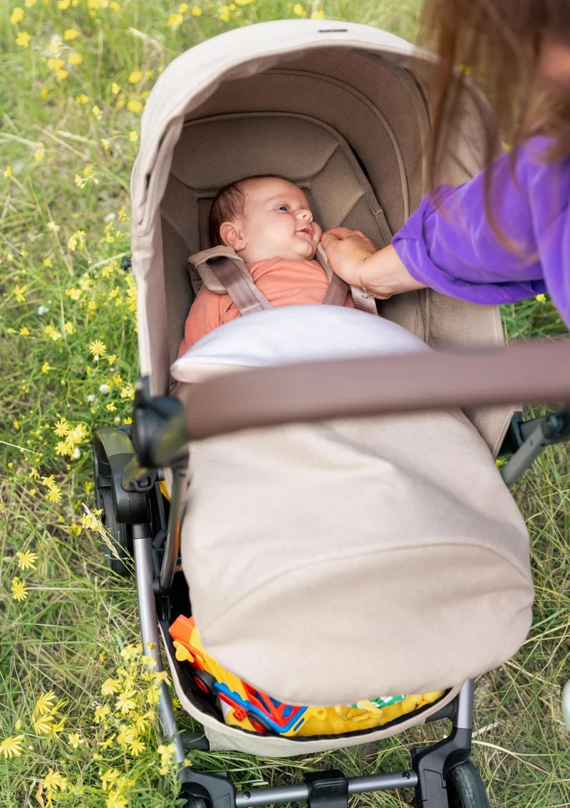 Neugeborenen-Aufsatz 'Nest to Seat' für 'Aer2' Space Black
