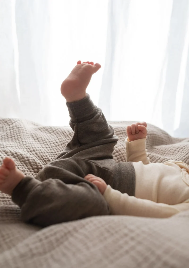 Wolle/Seide Baby-Hose mit Nabelbund Walnuss