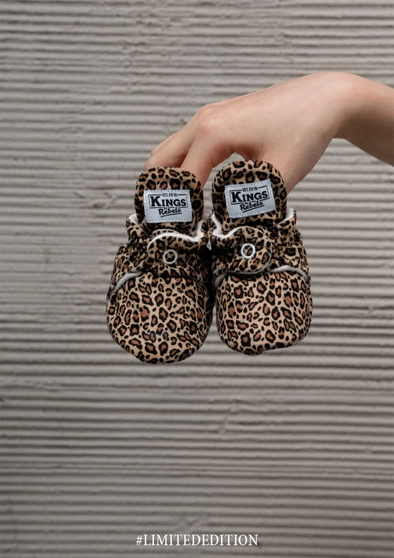 Baby Booties Gamuza Leo