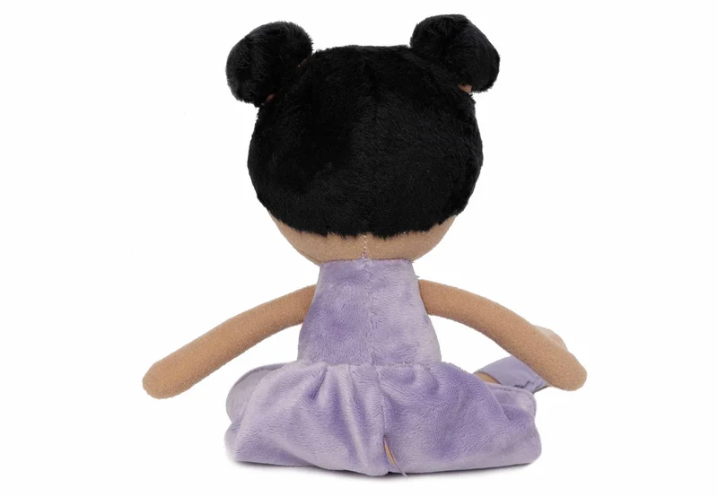 Dunkelhäutige Kuschelpuppe "Daisy" von Jollein mit lila Kleid