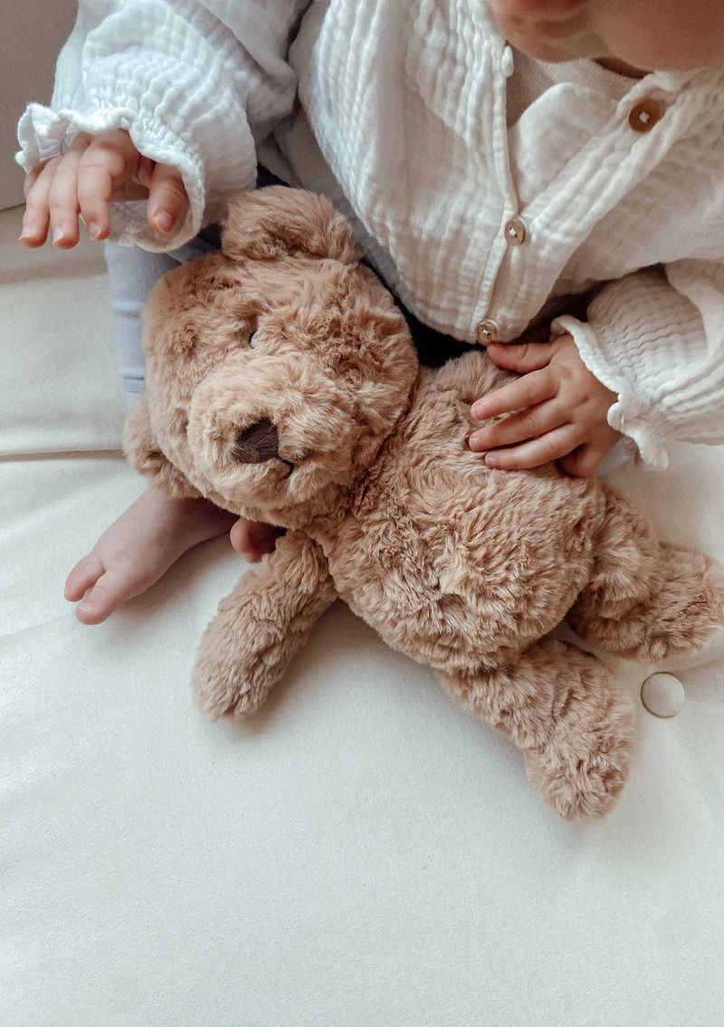 Kuscheltier mit Herzschlag 'Lou' braun (wiederaufladbar)