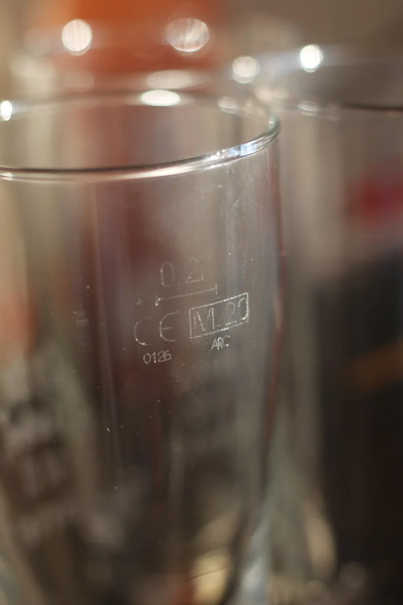 Limitiertes Bierglas mit Gravur "Op die Liebe, un et Lävve", 200ml
