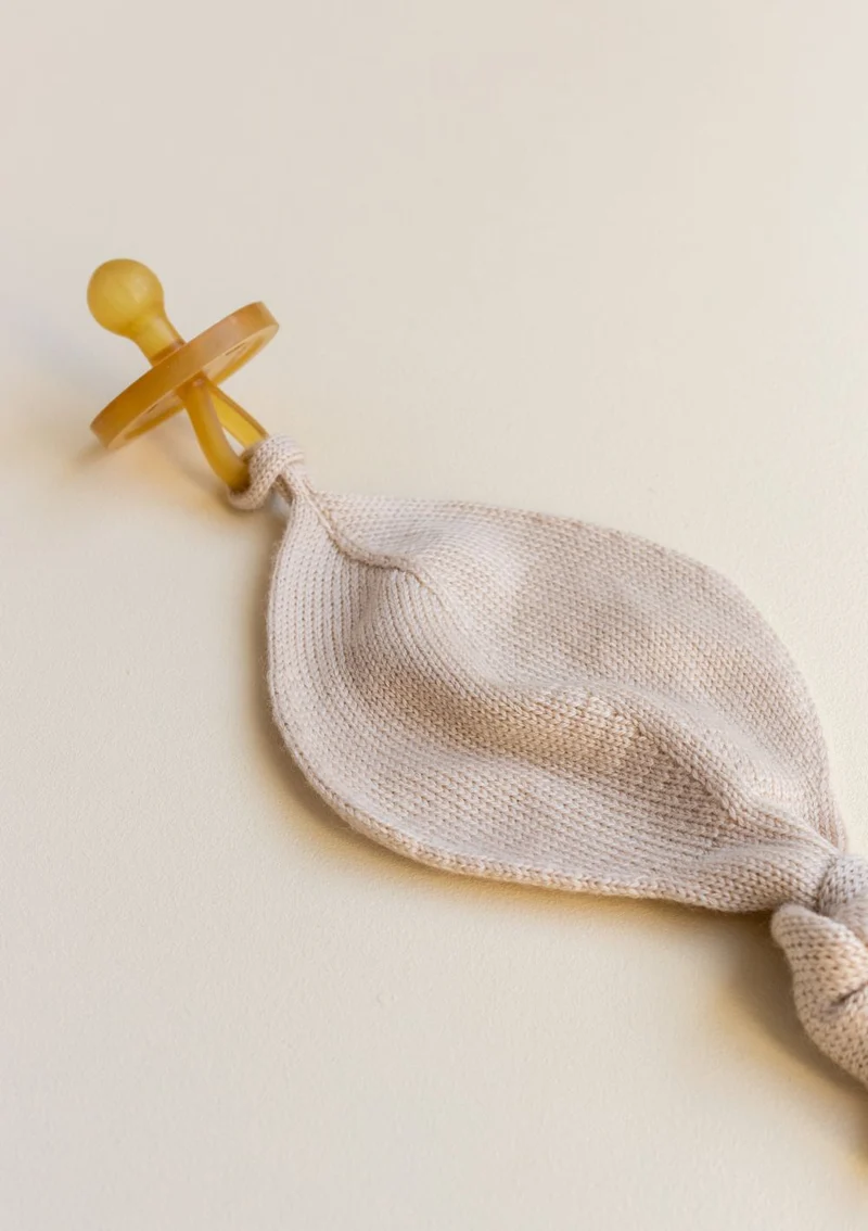 Merino Strick-Schnullertuch 'Titi Comforter' oat
