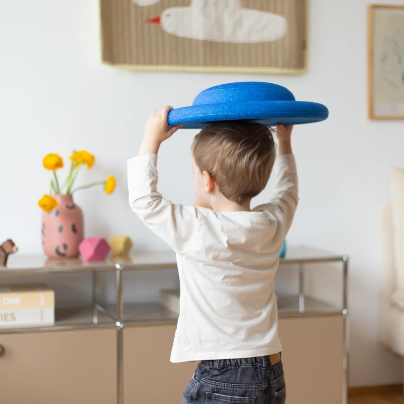 Blaues Balanceboard von Stapelstein® - perfekt zum Balancieren
