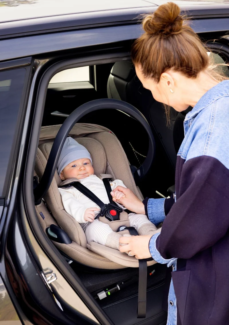 Babyschale 'Go Beyond2' Dark Sand SoftBreeze