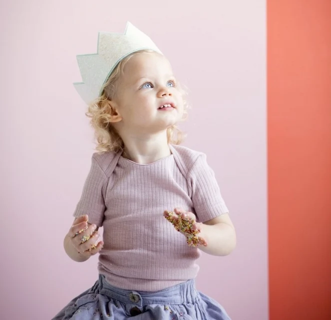 Global Affairs Kinder Glitzer Krone