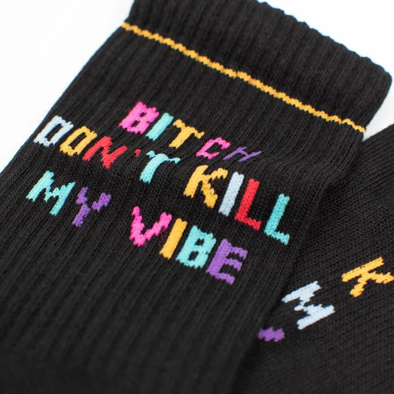 "Bitch, don´t kill my vibe" - schwarze Tennissocken von J. Clay für Frauen und Männer