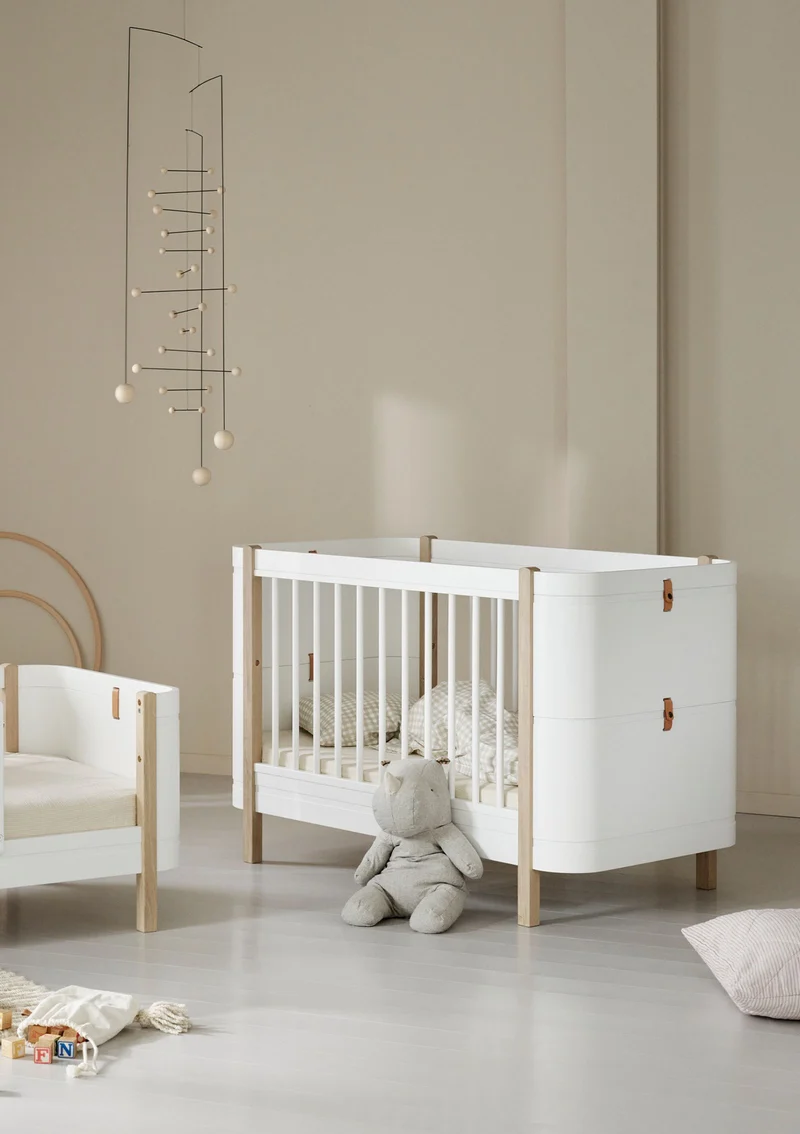 Geschwisterset für 'Wood Mini+' Babybett inkl. Junior-Erweiterung zu zwei Betten Weiß / Eiche