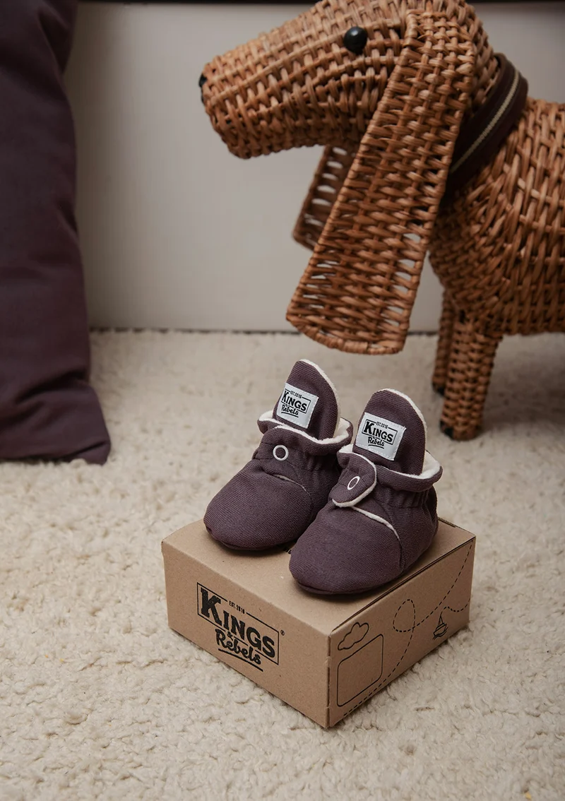 Baby Booties Gamuza Plum