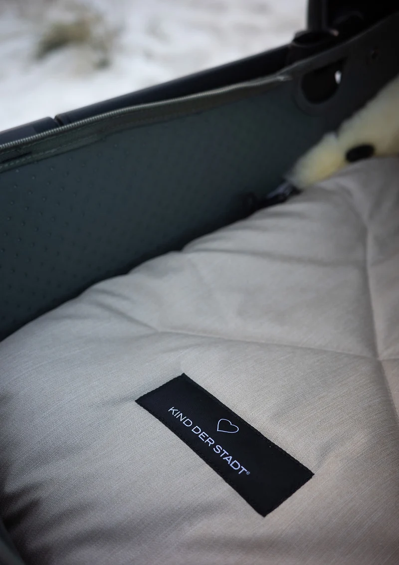 Premium Lammfell-Fußsack für Babywanne & Kinderautositz Limited Edition dune-beige
