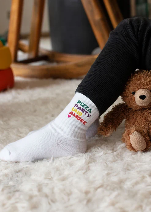 Socken mit "Pizza, Party, Amore " Aufschrift für Babys und Kinder bis Größe 34