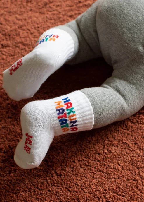 Socken mit "Hakuna Matata" Aufschrift für Babys und Kinder bis Größe 34