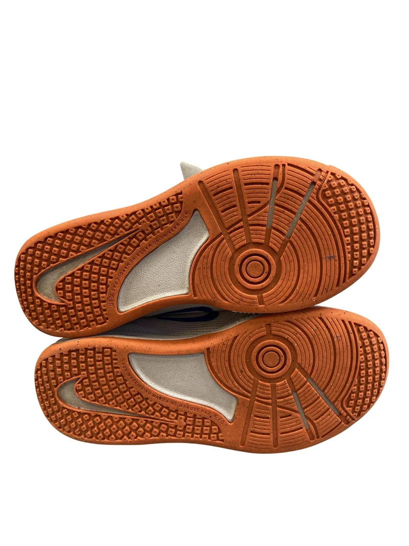 Nike Turnschuh helle Sohle 34 Schuhgröße