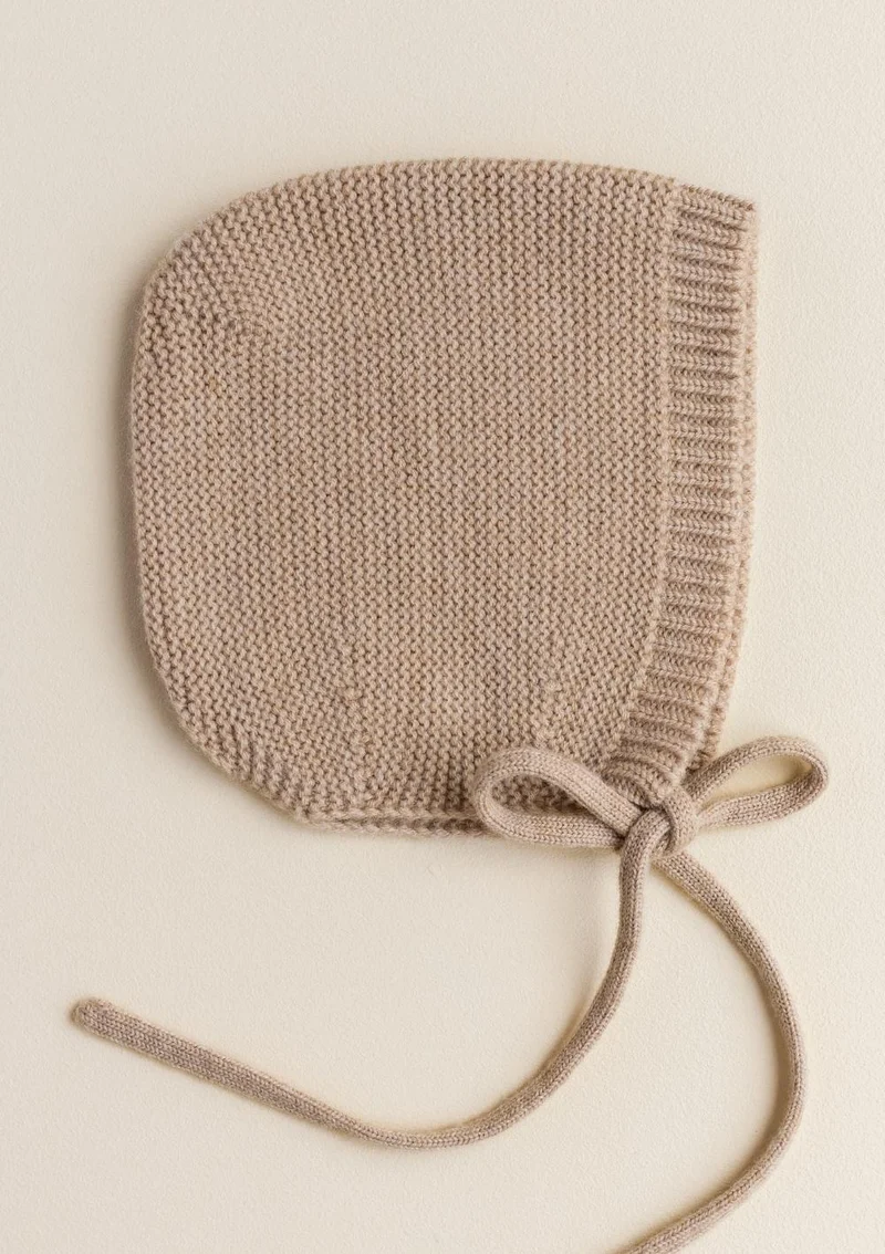 Merino Bonnet 'Dolly' Sand