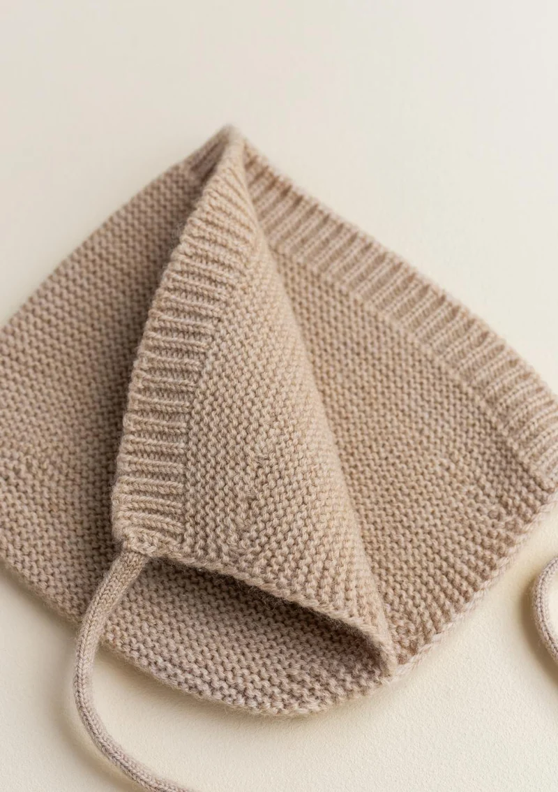 Merino Bonnet 'Dolly' Sand
