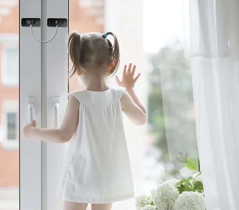 CHILD SAFETY LOCK stalowe zabezpieczenie przed dziećmi do szafek i szuflad x1