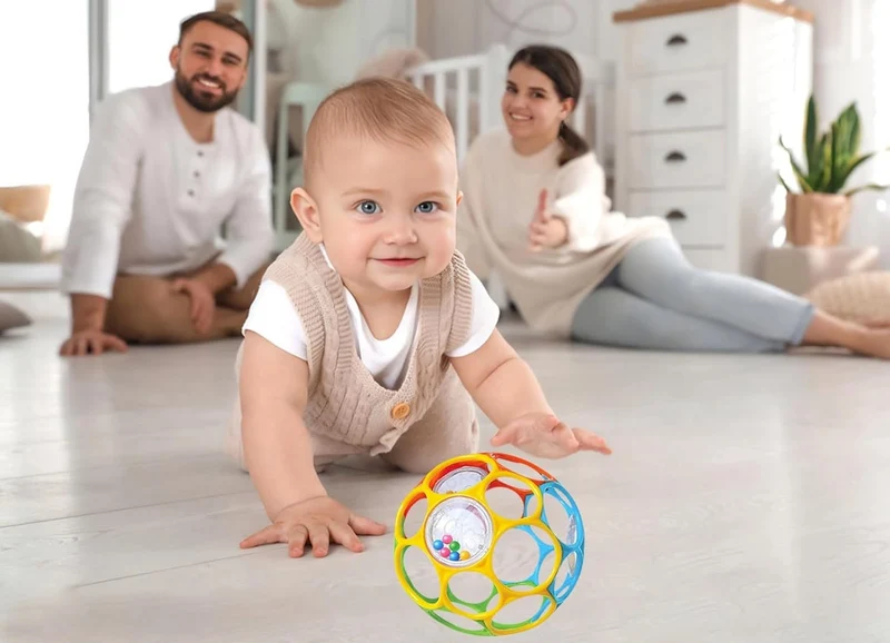 KIKUO Classic Ball gryzak chwytak piłka z grzechotkami 11,5 cm