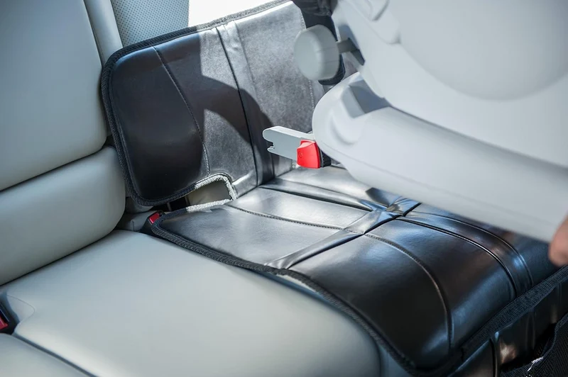 BRITAX ROMER mata ochronna pod fotelik z systemem ISOFIX
