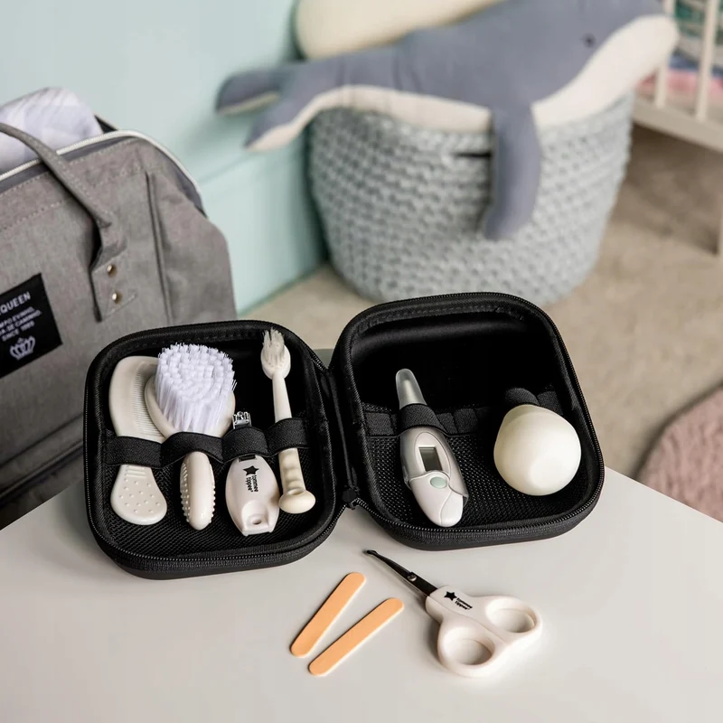 TOMMEE TIPPEE CareProtect zestaw do pielęgnacji dziecka 9 elementów + etui