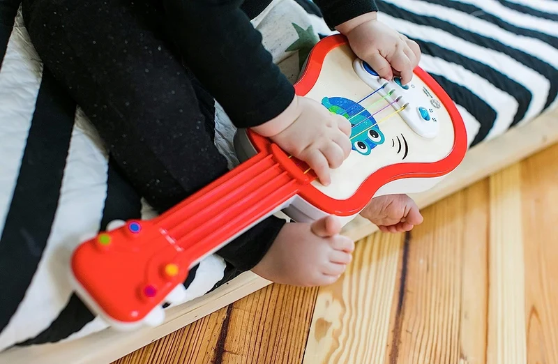 HAPE Baby Einstein ukulele 43 cm drewno, plastik