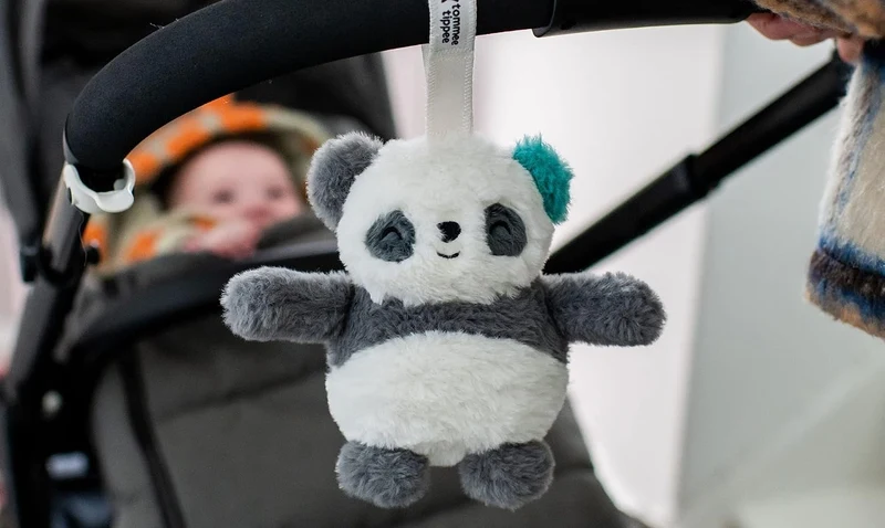 TOMMEE TIPPEE PipPanda zawieszka do wózka z pozytywką i lampką 12 cm