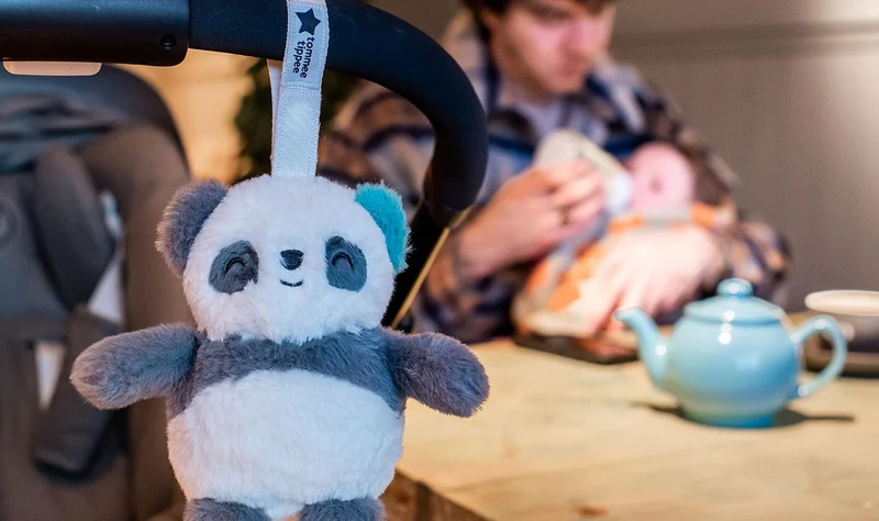 TOMMEE TIPPEE PipPanda zawieszka do wózka z pozytywką i lampką 12 cm