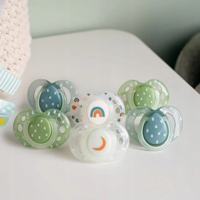 TOMMEE TIPPEE smoczki symetryczne x6 ŚWIECĄ 18-36